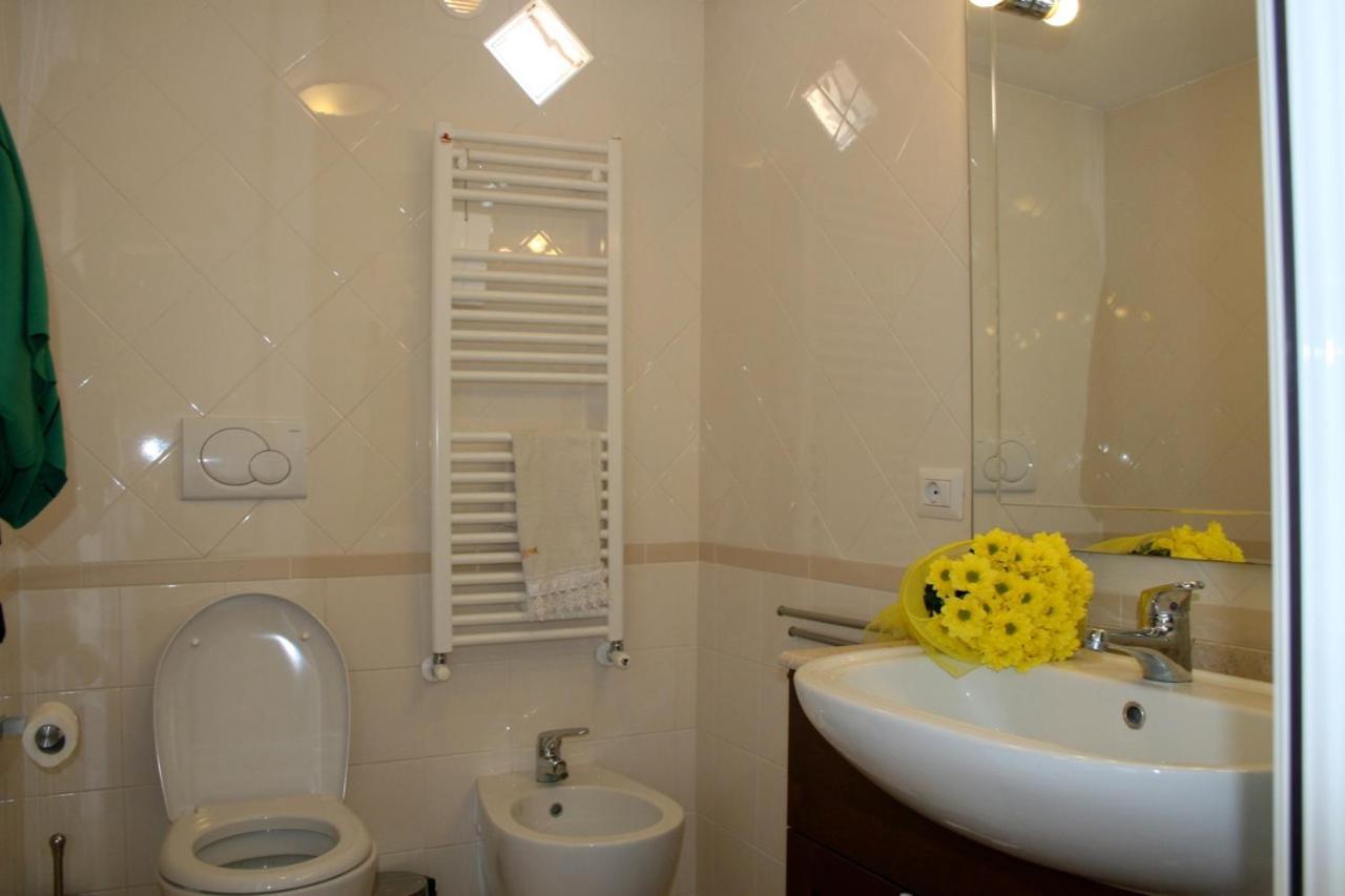 Attico Con Terrazza Santa Cecilia Apartment Roma Exterior foto